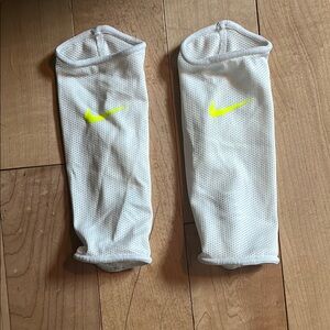 Nike White Athletic Socks Ankle Length